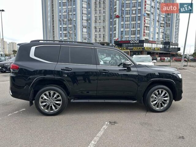 Чорний Тойота Ленд Крузер, об'ємом двигуна 3.35 л та пробігом 31 тис. км за 87700 $, фото 5 на Automoto.ua