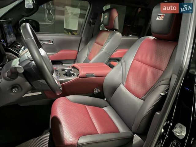 Черный Тойота Ленд Крузер, объемом двигателя 3.35 л и пробегом 13 тыс. км за 87000 $, фото 24 на Automoto.ua