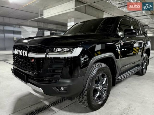 Черный Тойота Ленд Крузер, объемом двигателя 3.35 л и пробегом 13 тыс. км за 87000 $, фото 4 на Automoto.ua