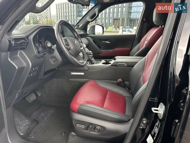 Чорний Тойота Ленд Крузер, об'ємом двигуна 3.35 л та пробігом 31 тис. км за 87700 $, фото 7 на Automoto.ua