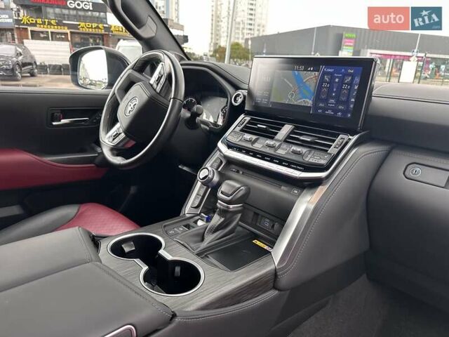 Черный Тойота Ленд Крузер, объемом двигателя 3.35 л и пробегом 19 тыс. км за 88700 $, фото 26 на Automoto.ua