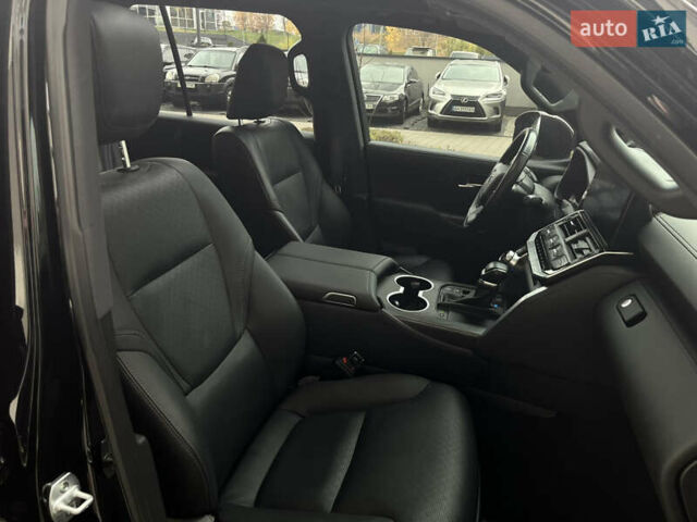 Черный Тойота Ленд Крузер, объемом двигателя 3.35 л и пробегом 79 тыс. км за 88499 $, фото 24 на Automoto.ua