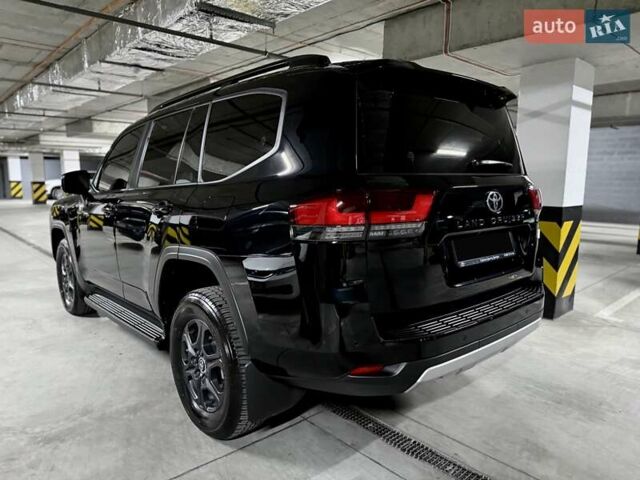 Черный Тойота Ленд Крузер, объемом двигателя 3.35 л и пробегом 13 тыс. км за 87000 $, фото 8 на Automoto.ua