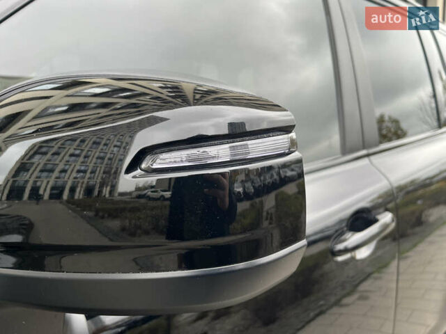 Черный Тойота Ленд Крузер, объемом двигателя 3.35 л и пробегом 79 тыс. км за 88499 $, фото 20 на Automoto.ua