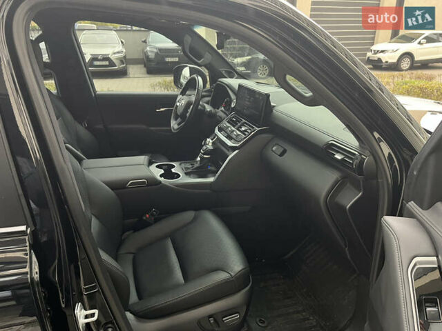 Черный Тойота Ленд Крузер, объемом двигателя 3.35 л и пробегом 79 тыс. км за 88499 $, фото 25 на Automoto.ua