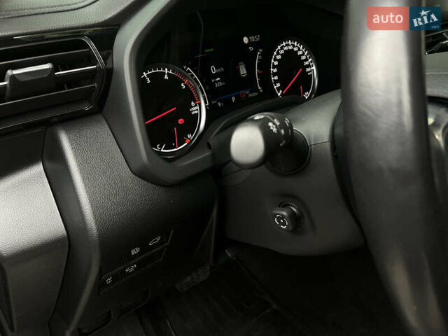 Черный Тойота Ленд Крузер, объемом двигателя 3.35 л и пробегом 79 тыс. км за 88499 $, фото 32 на Automoto.ua