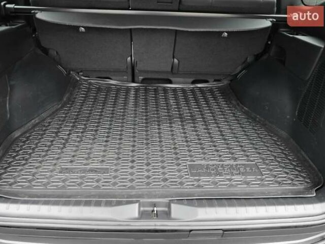 Черный Тойота Ленд Крузер, объемом двигателя 3.3 л и пробегом 28 тыс. км за 89900 $, фото 7 на Automoto.ua