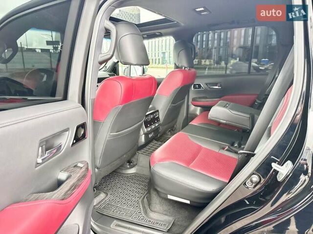 Черный Тойота Ленд Крузер, объемом двигателя 3.35 л и пробегом 19 тыс. км за 88700 $, фото 28 на Automoto.ua