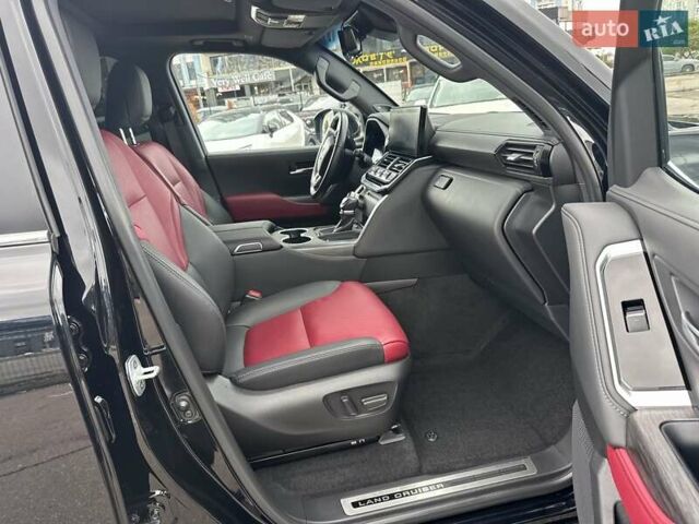 Черный Тойота Ленд Крузер, объемом двигателя 3.35 л и пробегом 19 тыс. км за 88700 $, фото 19 на Automoto.ua