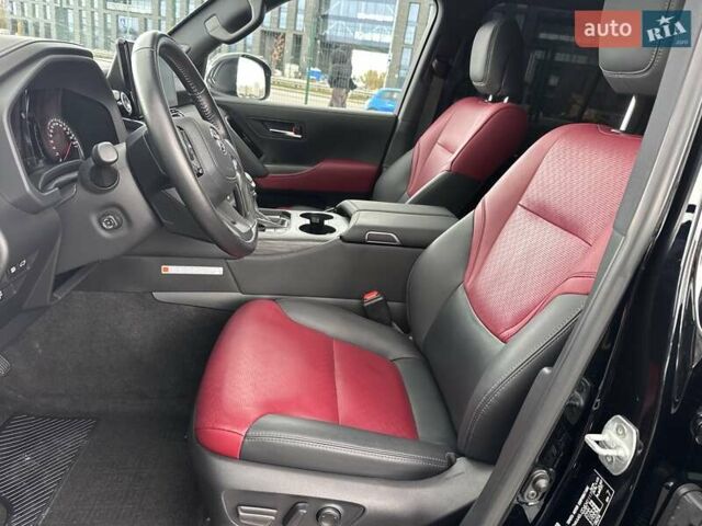 Чорний Тойота Ленд Крузер, об'ємом двигуна 3.35 л та пробігом 31 тис. км за 87700 $, фото 8 на Automoto.ua