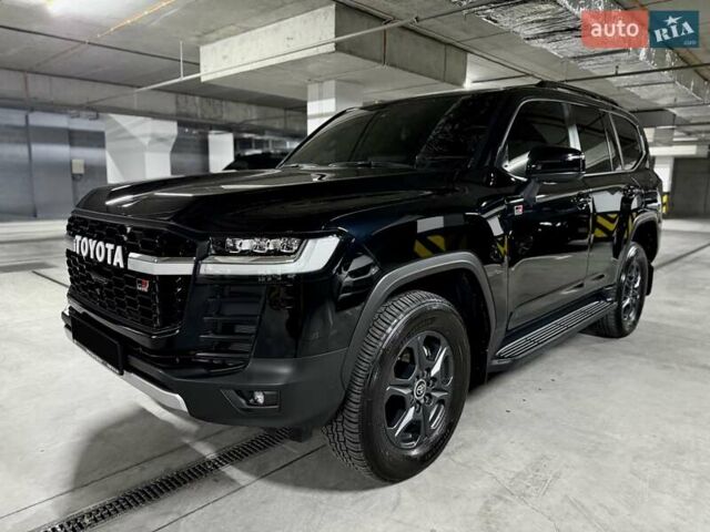 Черный Тойота Ленд Крузер, объемом двигателя 3.35 л и пробегом 13 тыс. км за 87000 $, фото 3 на Automoto.ua