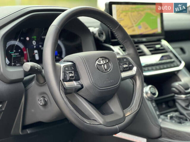 Чорний Тойота Ленд Крузер, об'ємом двигуна 3.3 л та пробігом 7 тис. км за 98500 $, фото 24 на Automoto.ua