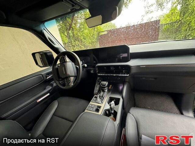 Черный Тойота Ленд Крузер, объемом двигателя 2.8 л и пробегом 8 тыс. км за 75000 $, фото 1 на Automoto.ua