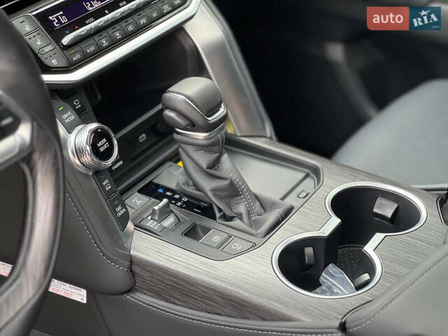 Чорний Тойота Ленд Крузер, об'ємом двигуна 3.3 л та пробігом 7 тис. км за 98500 $, фото 26 на Automoto.ua