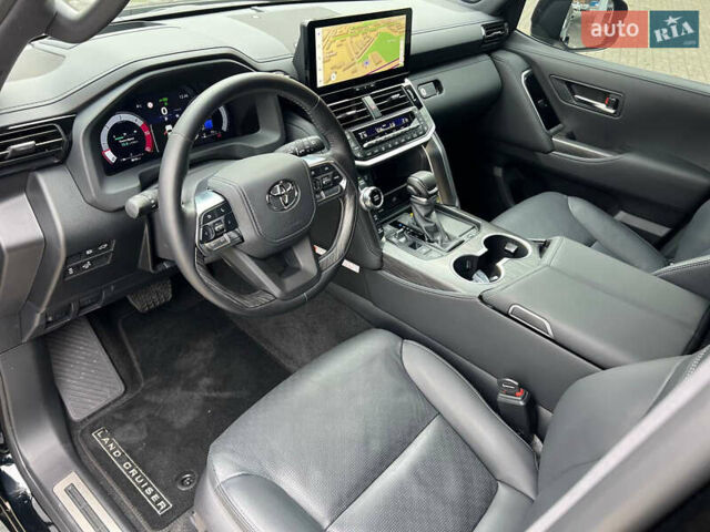 Чорний Тойота Ленд Крузер, об'ємом двигуна 3.3 л та пробігом 7 тис. км за 98500 $, фото 22 на Automoto.ua