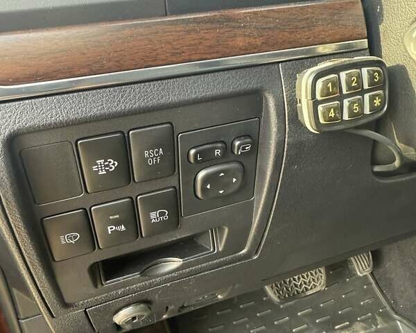 Коричневый Тойота Ленд Крузер, объемом двигателя 4.46 л и пробегом 211 тыс. км за 47000 $, фото 12 на Automoto.ua