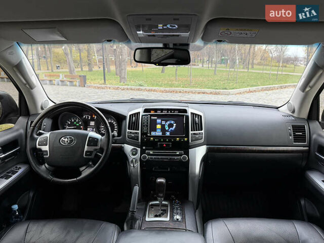 Тойота Ленд Крузер, объемом двигателя 4.6 л и пробегом 325 тыс. км за 28500 $, фото 16 на Automoto.ua