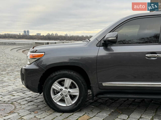 Тойота Ленд Крузер, объемом двигателя 4.6 л и пробегом 325 тыс. км за 28500 $, фото 1 на Automoto.ua