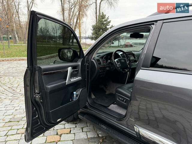 Тойота Ленд Крузер, объемом двигателя 4.6 л и пробегом 325 тыс. км за 28500 $, фото 4 на Automoto.ua