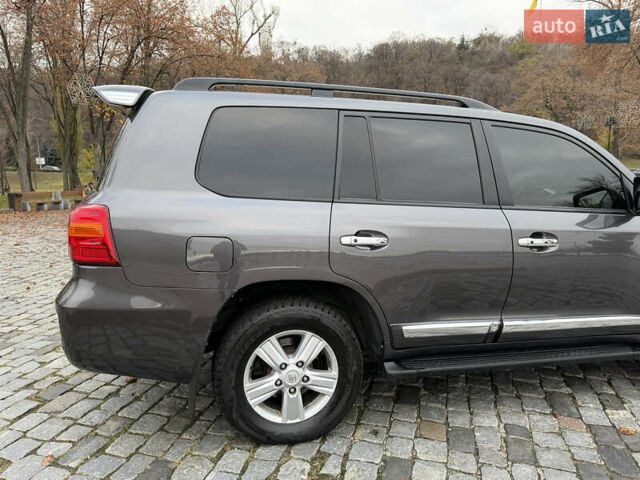 Тойота Ленд Крузер, объемом двигателя 4.6 л и пробегом 325 тыс. км за 28500 $, фото 13 на Automoto.ua
