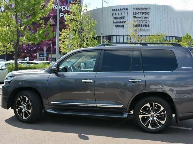 Тойота Ленд Крузер, объемом двигателя 4.5 л и пробегом 216 тыс. км за 55000 $, фото 3 на Automoto.ua