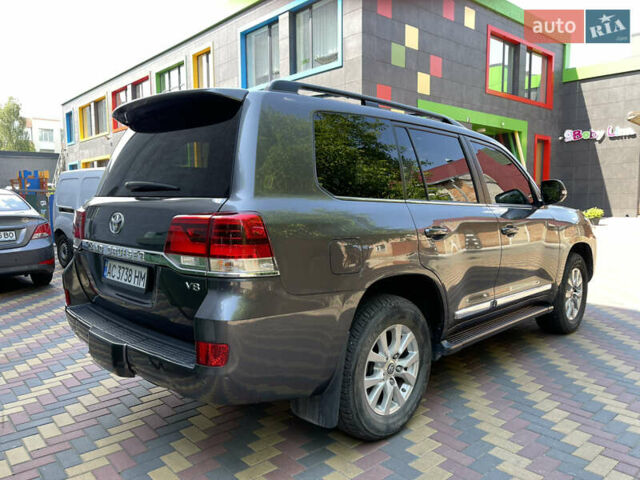 Тойота Ленд Крузер, объемом двигателя 5.66 л и пробегом 49 тыс. км за 65000 $, фото 4 на Automoto.ua