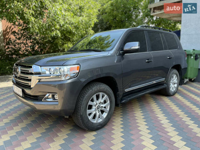 Тойота Ленд Крузер, объемом двигателя 5.66 л и пробегом 49 тыс. км за 65000 $, фото 1 на Automoto.ua