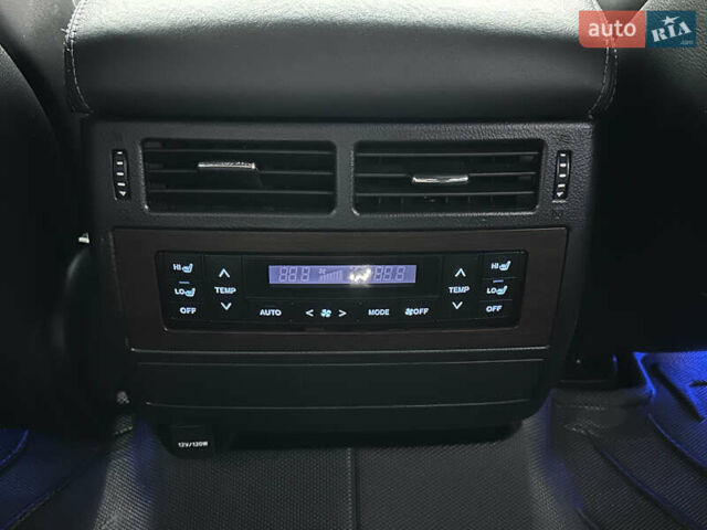 Тойота Ленд Крузер, объемом двигателя 4.46 л и пробегом 198 тыс. км за 70000 $, фото 27 на Automoto.ua