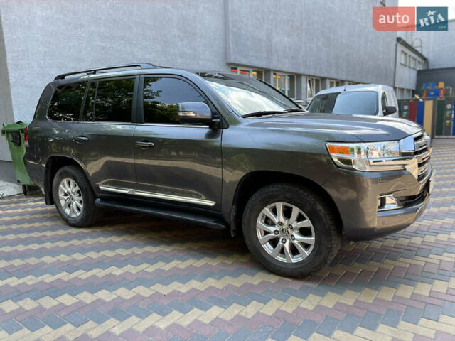 Тойота Ленд Крузер, объемом двигателя 5.66 л и пробегом 49 тыс. км за 65000 $, фото 3 на Automoto.ua