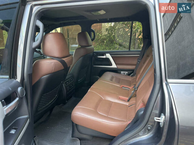 Тойота Ленд Крузер, объемом двигателя 5.66 л и пробегом 49 тыс. км за 65000 $, фото 7 на Automoto.ua