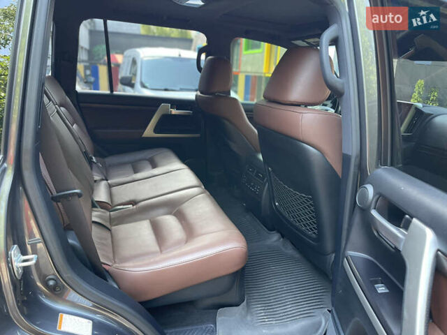 Тойота Ленд Крузер, объемом двигателя 5.66 л и пробегом 49 тыс. км за 65000 $, фото 17 на Automoto.ua