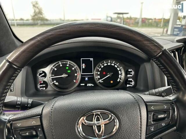 Тойота Ленд Крузер, объемом двигателя 0 л и пробегом 92 тыс. км за 64000 $, фото 18 на Automoto.ua