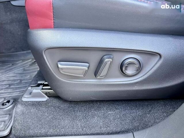 Тойота Ленд Крузер, объемом двигателя 3.3 л и пробегом 53 тыс. км за 78999 $, фото 24 на Automoto.ua