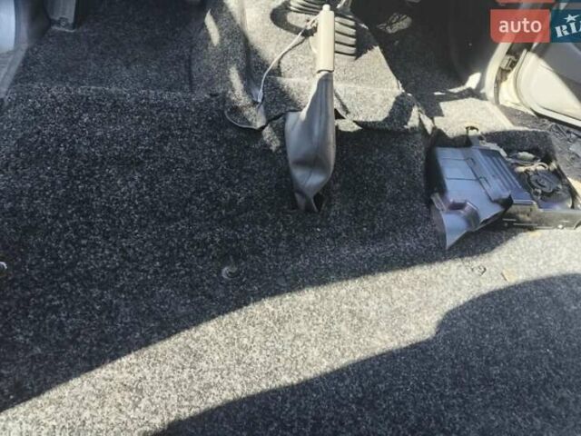 Серый Тойота Ленд Крузер, объемом двигателя 4.2 л и пробегом 380 тыс. км за 17000 $, фото 21 на Automoto.ua