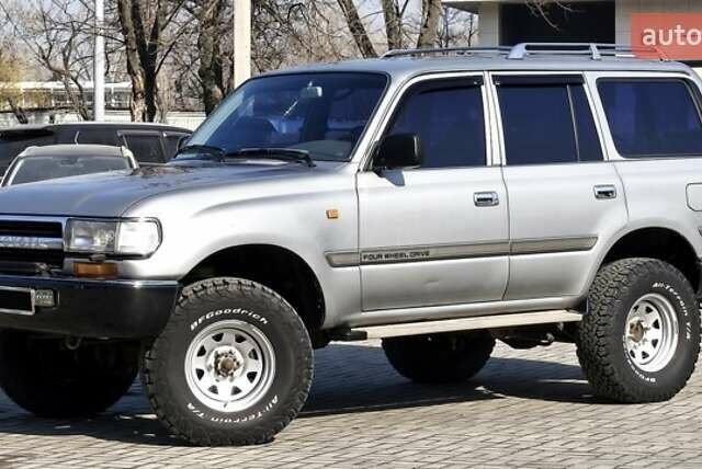 Серый Тойота Ленд Крузер, объемом двигателя 4.2 л и пробегом 380 тыс. км за 17000 $, фото 17 на Automoto.ua