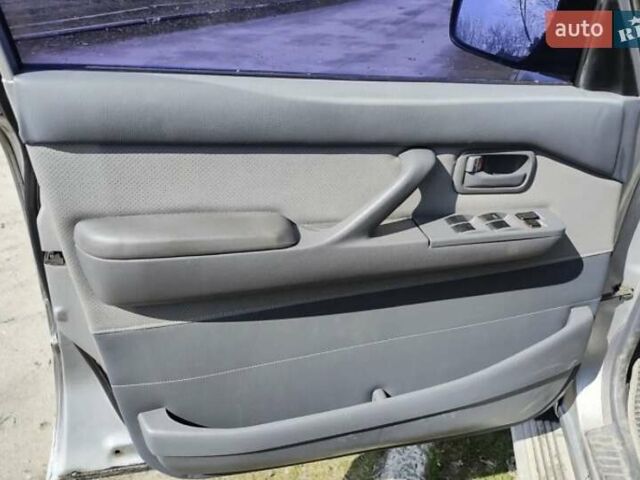 Серый Тойота Ленд Крузер, объемом двигателя 4.2 л и пробегом 380 тыс. км за 17000 $, фото 7 на Automoto.ua