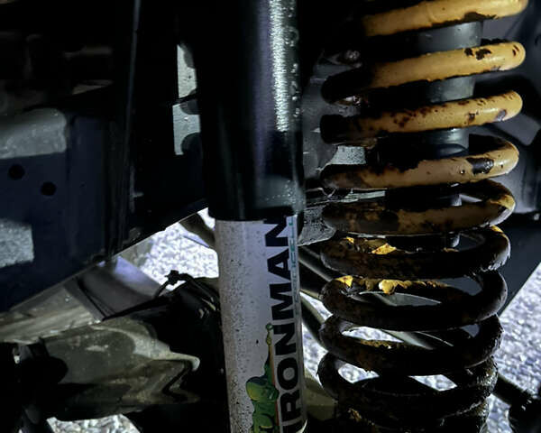 Сірий Тойота Ленд Крузер, об'ємом двигуна 4.2 л та пробігом 314 тис. км за 15000 $, фото 9 на Automoto.ua