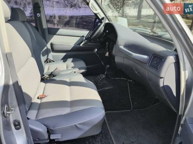 Серый Тойота Ленд Крузер, объемом двигателя 4.2 л и пробегом 380 тыс. км за 17000 $, фото 10 на Automoto.ua