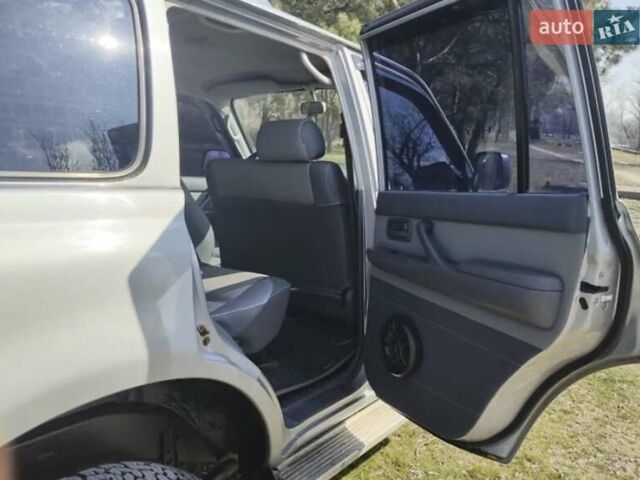 Серый Тойота Ленд Крузер, объемом двигателя 4.2 л и пробегом 380 тыс. км за 17000 $, фото 11 на Automoto.ua