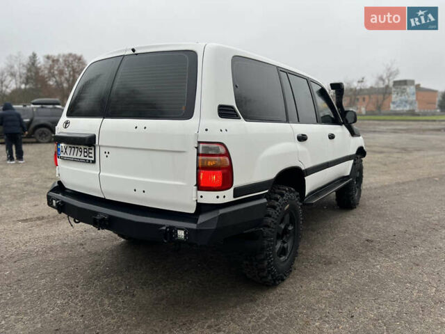 Серый Тойота Ленд Крузер, объемом двигателя 4.48 л и пробегом 210 тыс. км за 23000 $, фото 4 на Automoto.ua