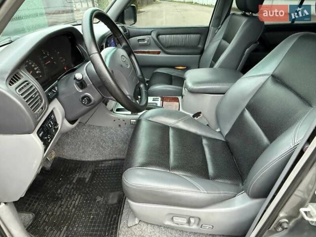 Серый Тойота Ленд Крузер, объемом двигателя 4.7 л и пробегом 460 тыс. км за 8500 $, фото 35 на Automoto.ua