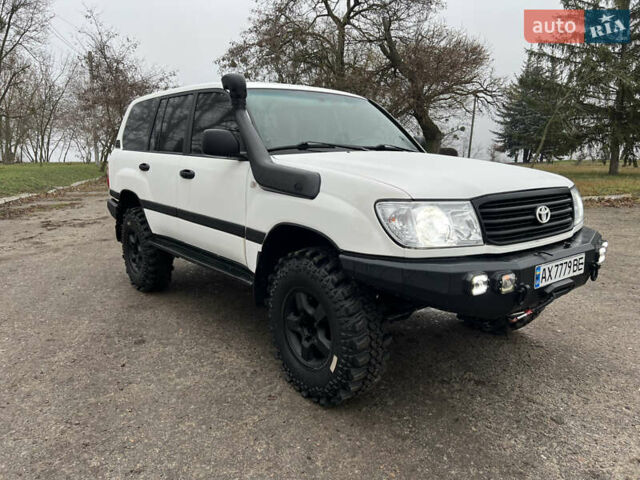 Серый Тойота Ленд Крузер, объемом двигателя 4.48 л и пробегом 210 тыс. км за 23000 $, фото 2 на Automoto.ua