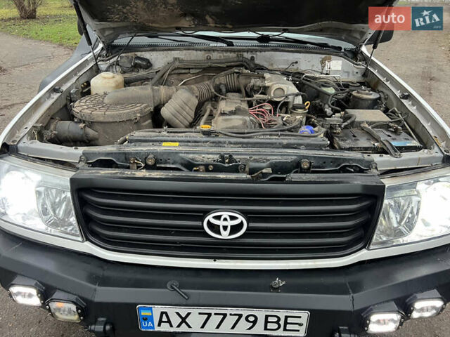 Серый Тойота Ленд Крузер, объемом двигателя 4.48 л и пробегом 210 тыс. км за 23000 $, фото 12 на Automoto.ua