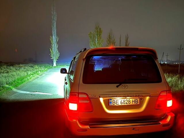 Серый Тойота Ленд Крузер, объемом двигателя 4.7 л и пробегом 525 тыс. км за 11000 $, фото 3 на Automoto.ua