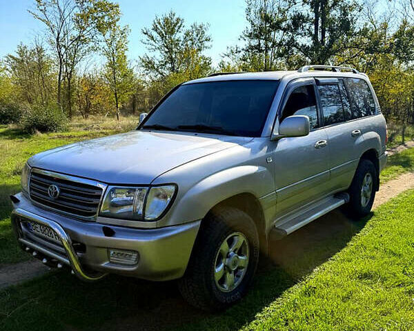 Серый Тойота Ленд Крузер, объемом двигателя 4.7 л и пробегом 525 тыс. км за 10900 $, фото 1 на Automoto.ua
