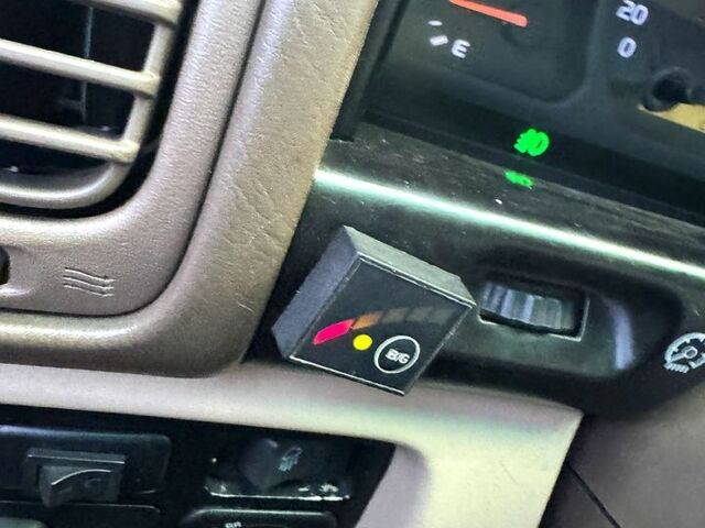 Серый Тойота Ленд Крузер, объемом двигателя 4.7 л и пробегом 525 тыс. км за 11000 $, фото 10 на Automoto.ua