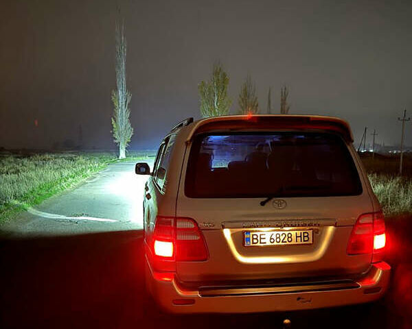 Серый Тойота Ленд Крузер, объемом двигателя 4.7 л и пробегом 525 тыс. км за 10900 $, фото 2 на Automoto.ua