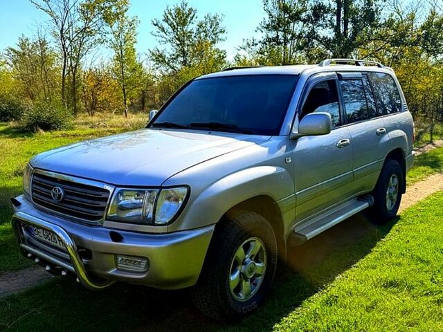 Серый Тойота Ленд Крузер, объемом двигателя 4.7 л и пробегом 525 тыс. км за 11000 $, фото 1 на Automoto.ua