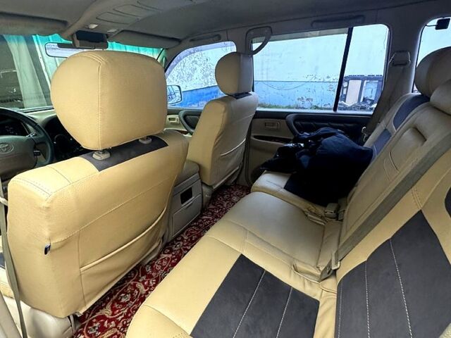 Серый Тойота Ленд Крузер, объемом двигателя 4.7 л и пробегом 525 тыс. км за 11000 $, фото 7 на Automoto.ua