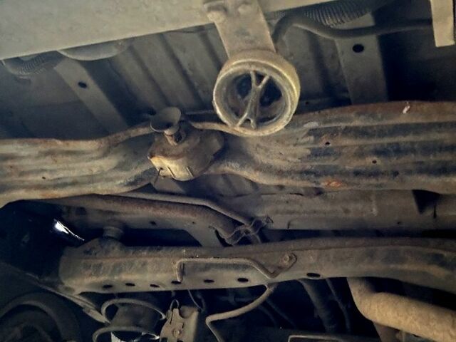 Серый Тойота Ленд Крузер, объемом двигателя 4.7 л и пробегом 525 тыс. км за 11000 $, фото 5 на Automoto.ua